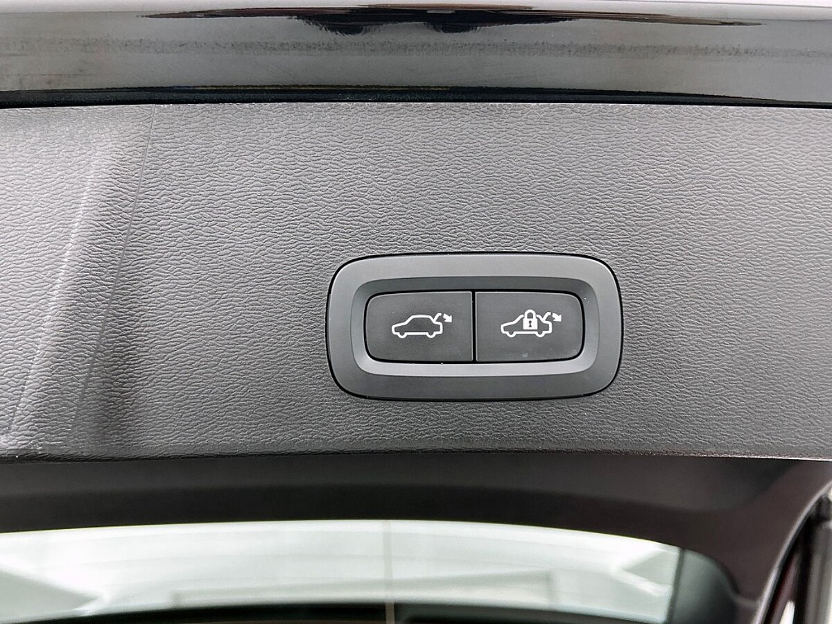 46060550 volvo xc40 1 5 t4 plus dark 70