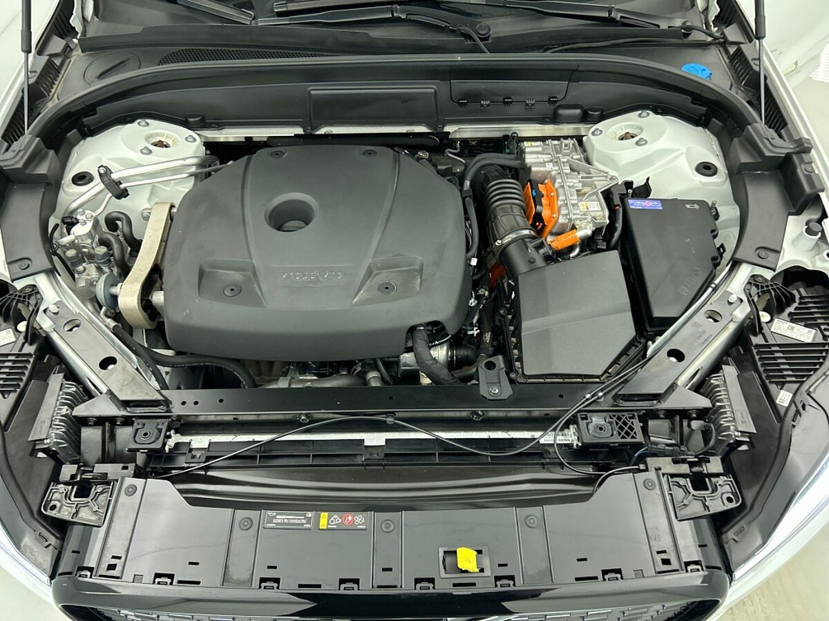 49295812 volvo xc60 2 0 t8 recharge r design 39