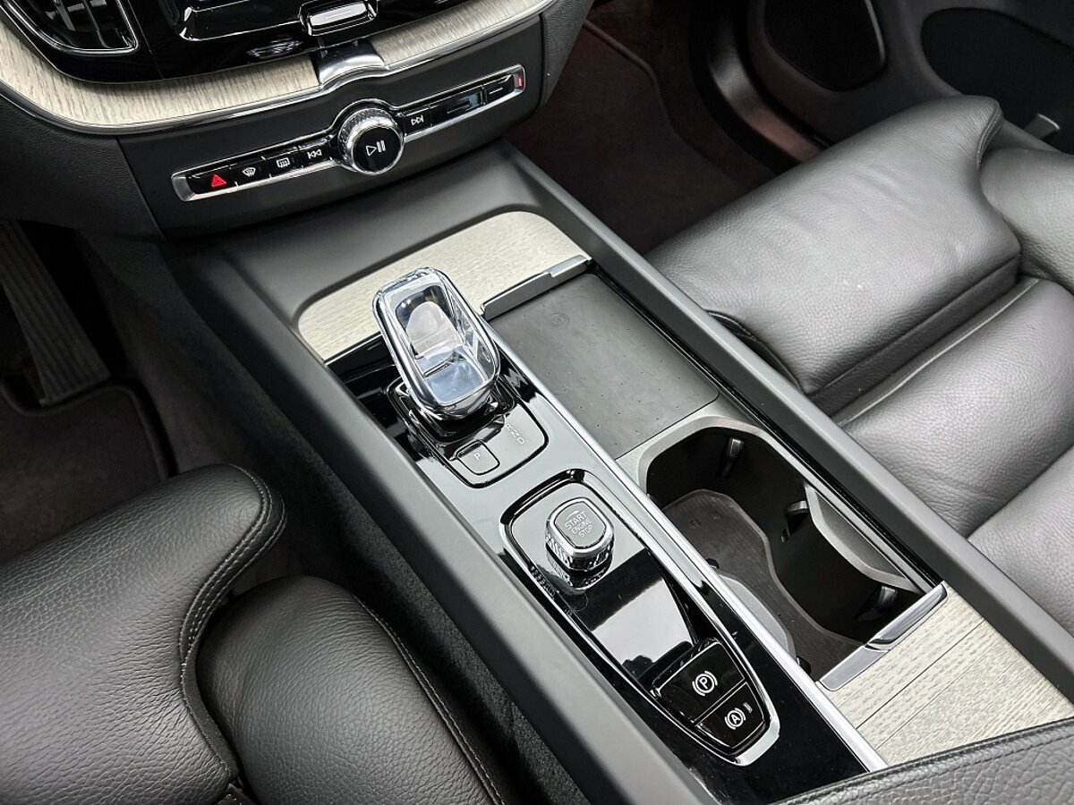 49419930 volvo xc60 t8 bright pano 20 inch long range 360 pilot assist 53