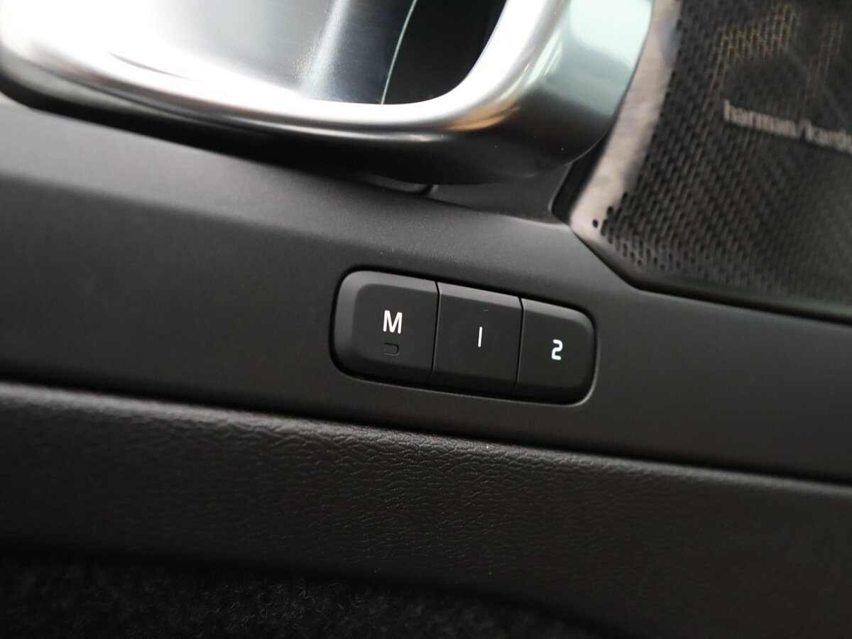 35487775 volvo xc40 1 5 t5 phev inscription panomama dak harman kardon leder 142499