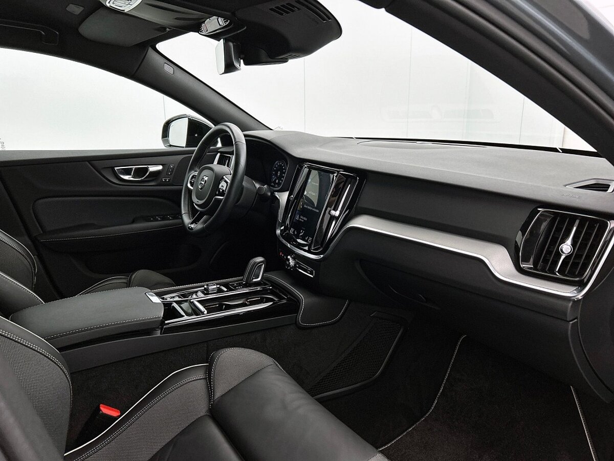 48797576 volvo s60 t6 r design pilot assist memory blis camera dab 19