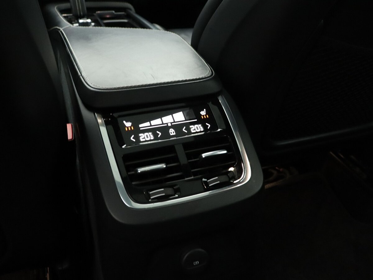 35167684 volvo xc90 2 0 t8 awd r design panorama dak trekhaak adaptive cruise 103818