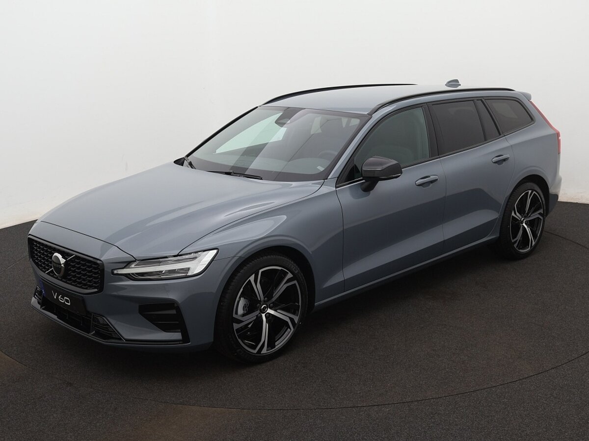 43755968 volvo v60 2 0 b3 plus dark sportstoelen zwarte hemel camera 1 02