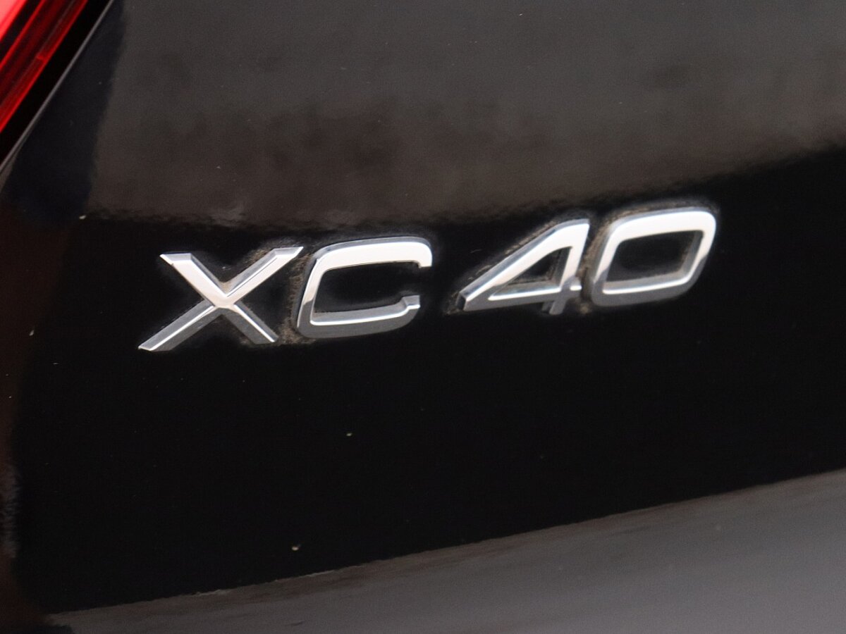 43837479 volvo xc40 recharge p8 awd r design 44
