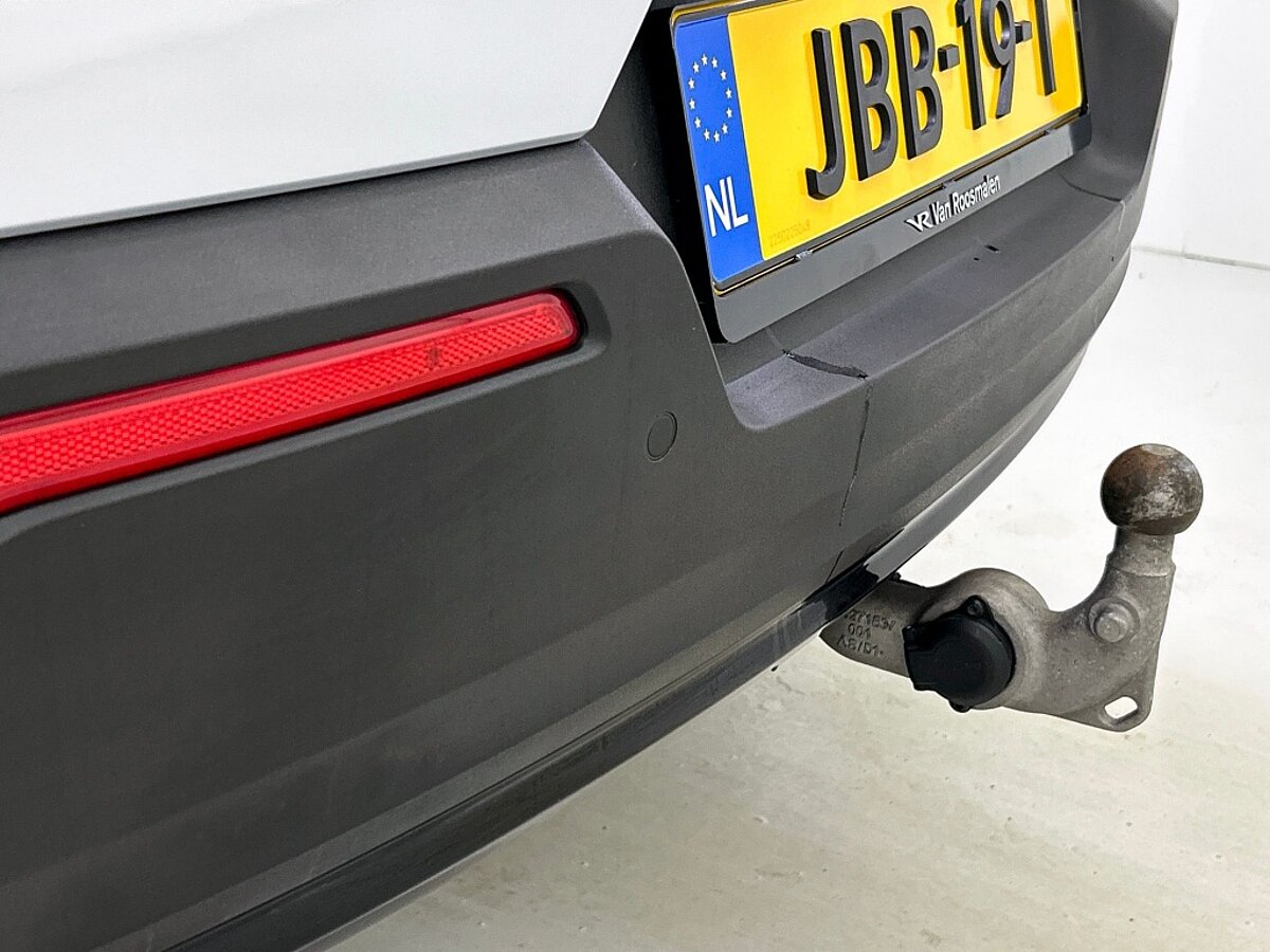 49446815 volvo xc40 1 5 t5 r design panorama dak trekhaak climate pack camer 05