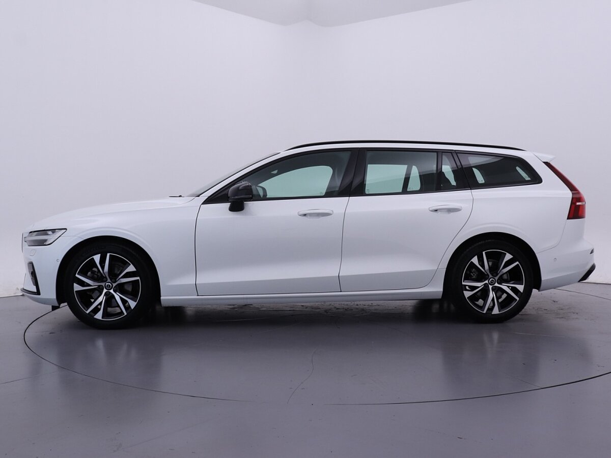 35143990 volvo v60 2 0 b3 plus dark 8 02