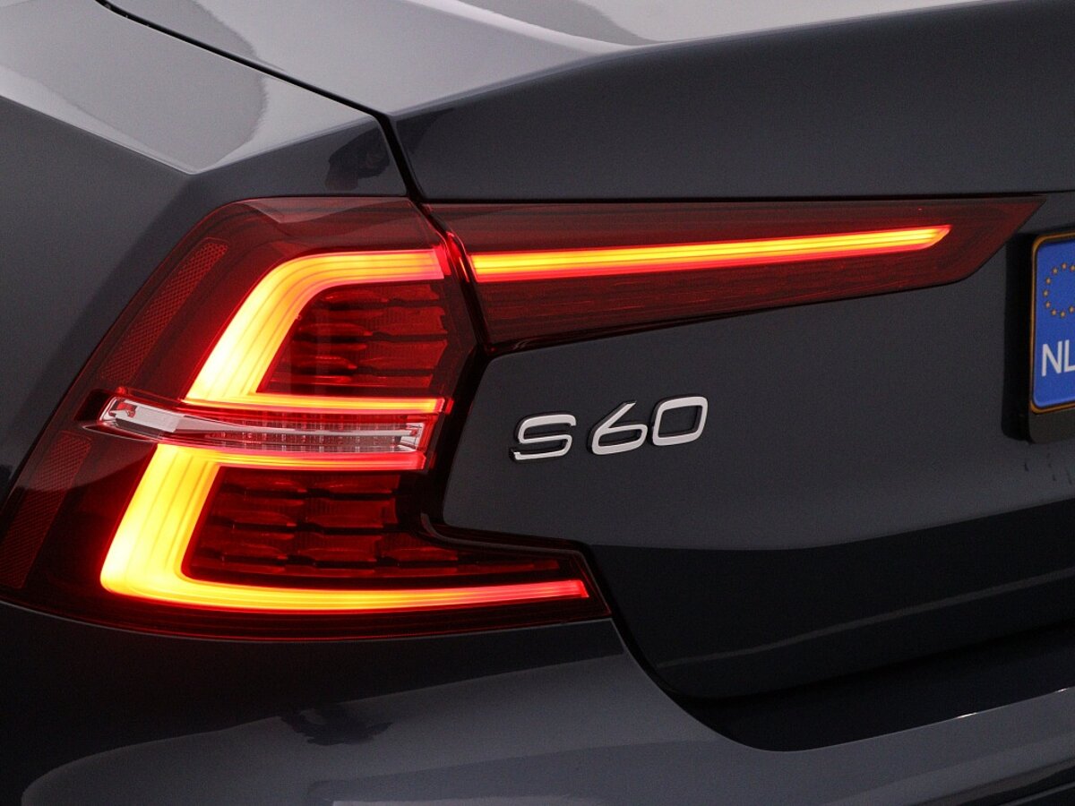 42113203 volvo s60 2 0 b4 plus dark panoramadak 19 lm velgen 6ec8ff