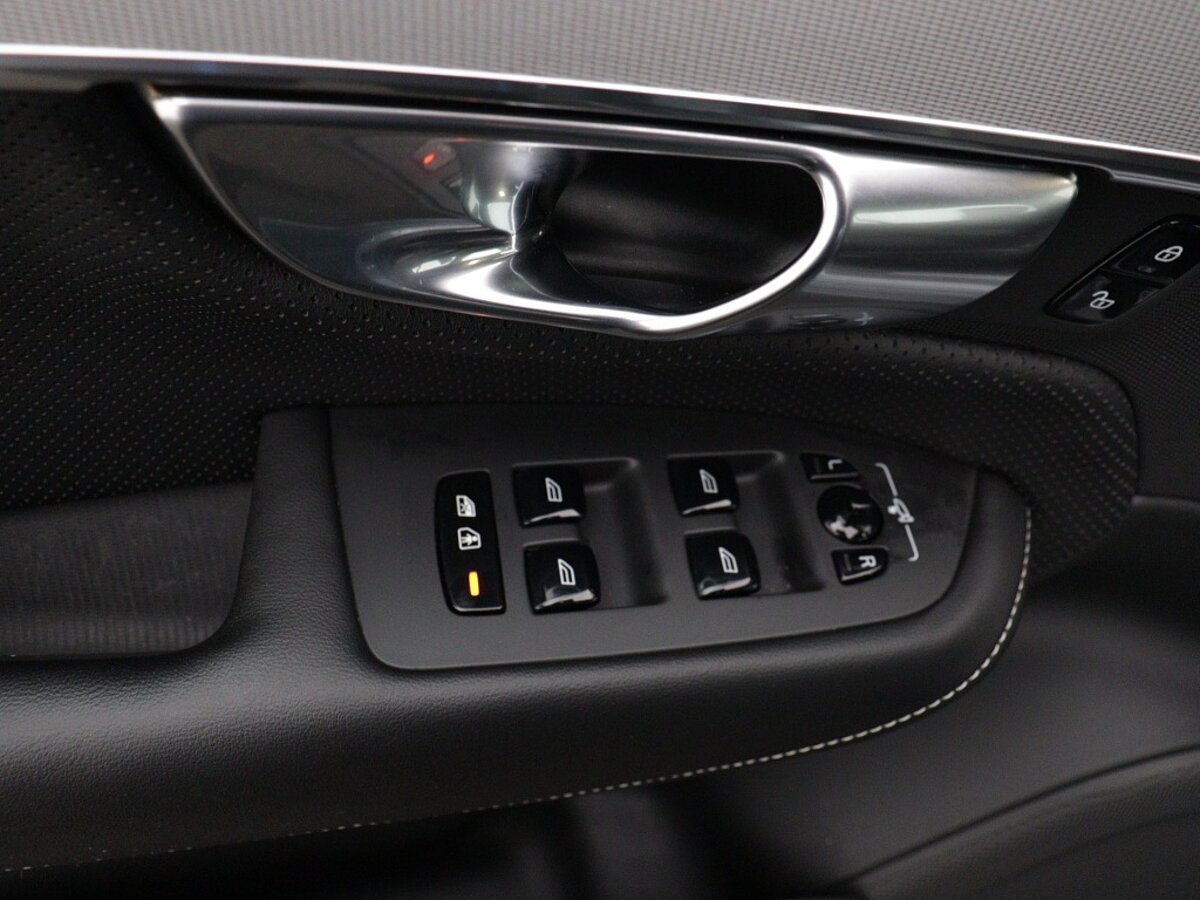 44243030 volvo xc90 2 0 t8 awd plus dark trekhaak luchtvering 736ce3