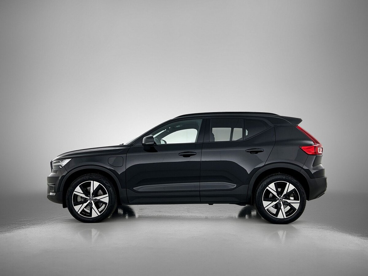 46990970 volvo xc40 1 5 t4 recharge r design 2 05