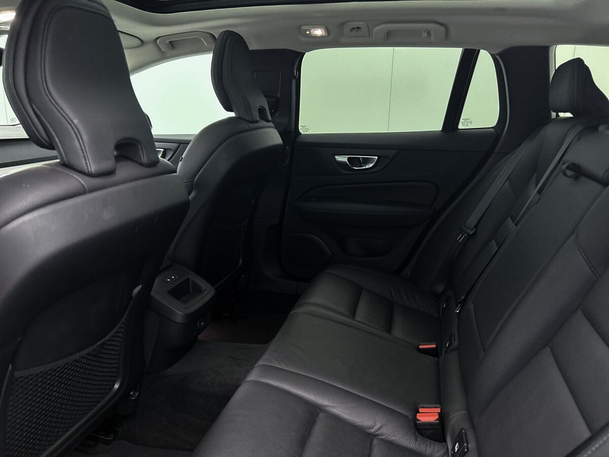 45216804 volvo v60 2 0 b3 plus dark 57