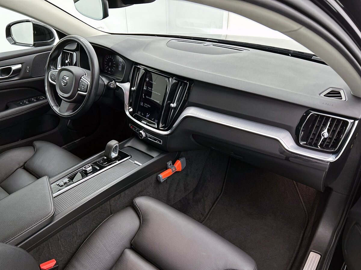 46919499 volvo v60 2 0 b4 momentum business 9 01