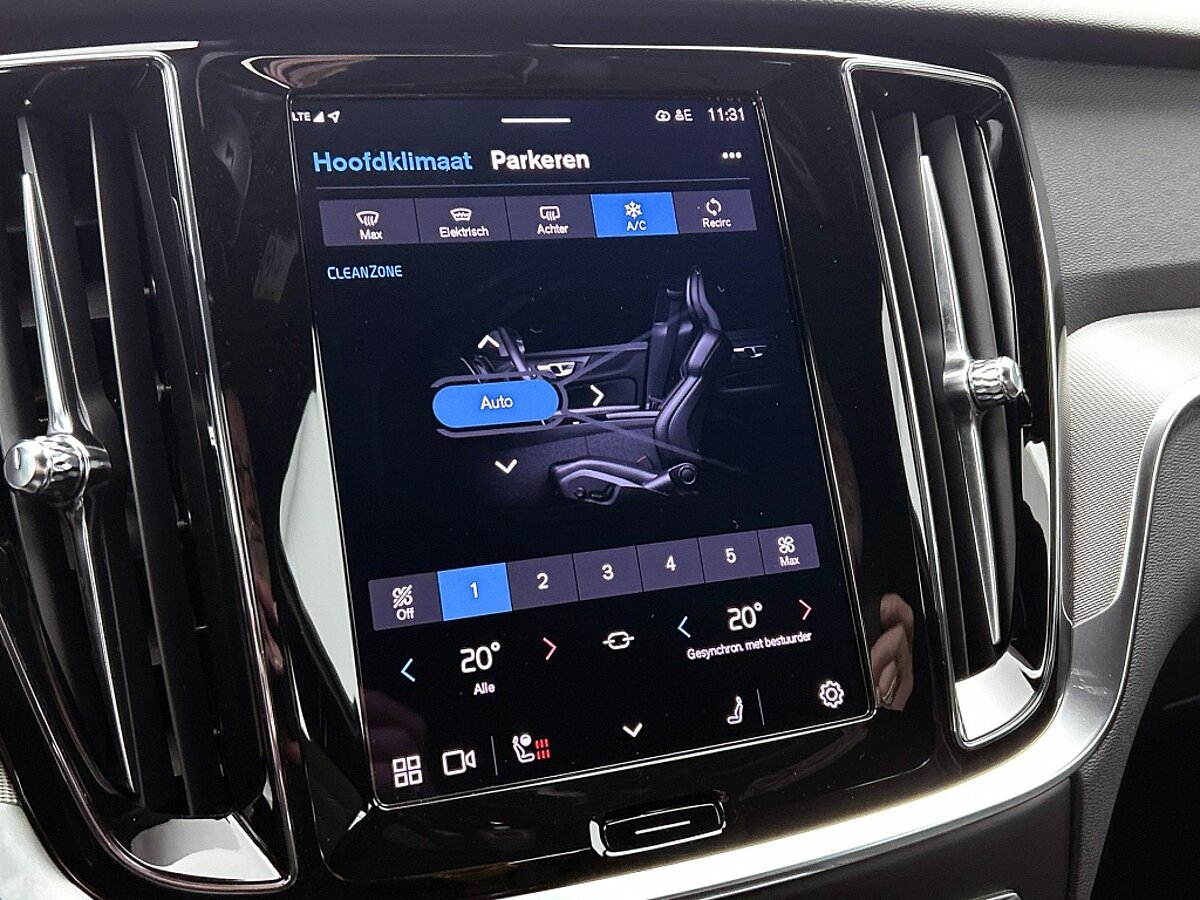 47465265 volvo v60 2 0 t6 awd dark 83