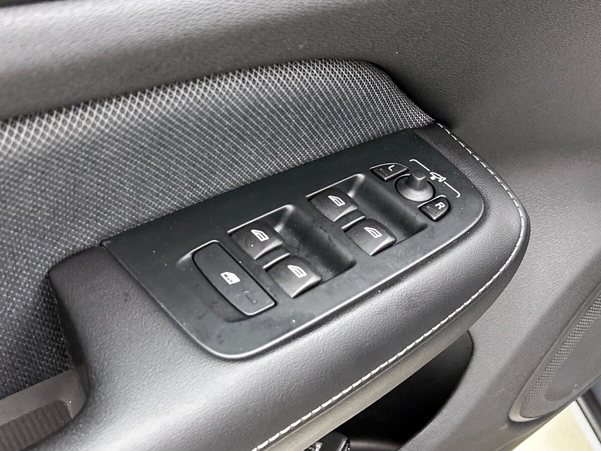 48797576 volvo s60 t6 r design pilot assist memory blis camera dab 15