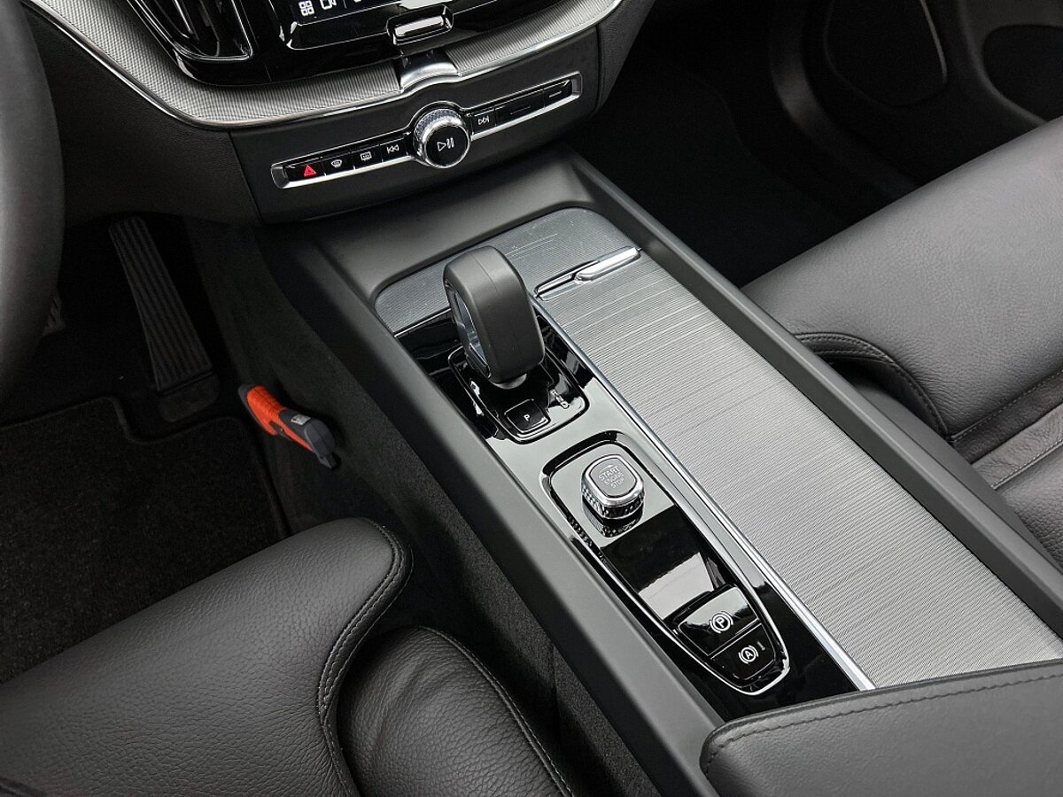 49717398 volvo xc60 2 0 t6 awd plus dark trekhaak 360a camera panoramadak 83