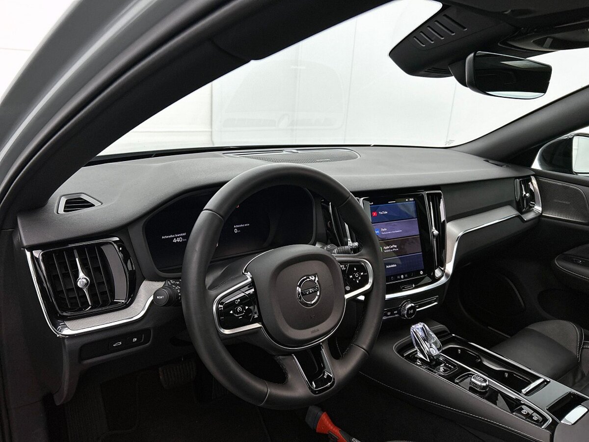 49834345 volvo v60 2 0 t6 awd plus dark panorama dak 360 camera leder stoel 65