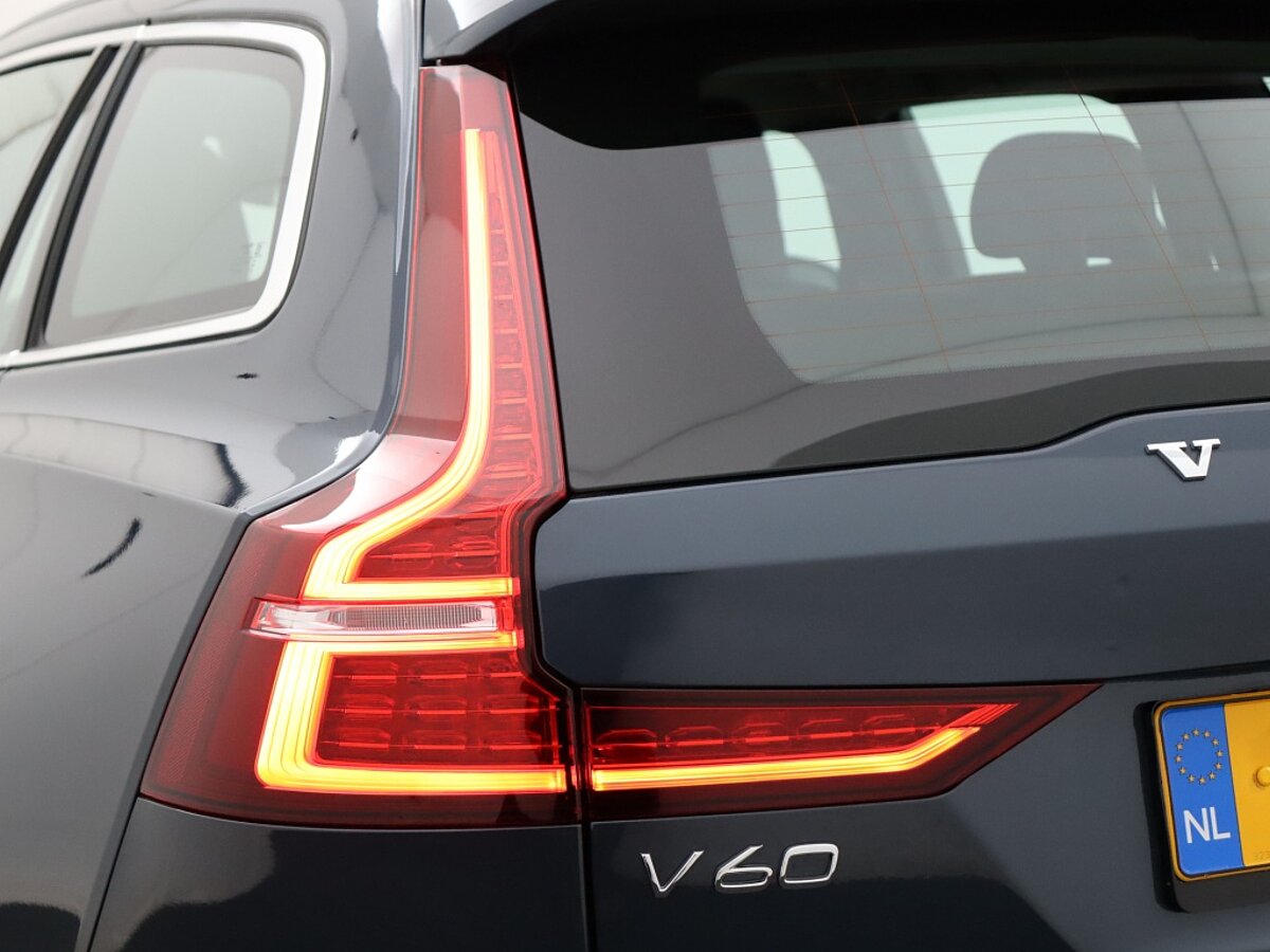 35874774 volvo v60 2 0 b4 plus bright pano dak standkachel trekhaak 360 cam 4a9759