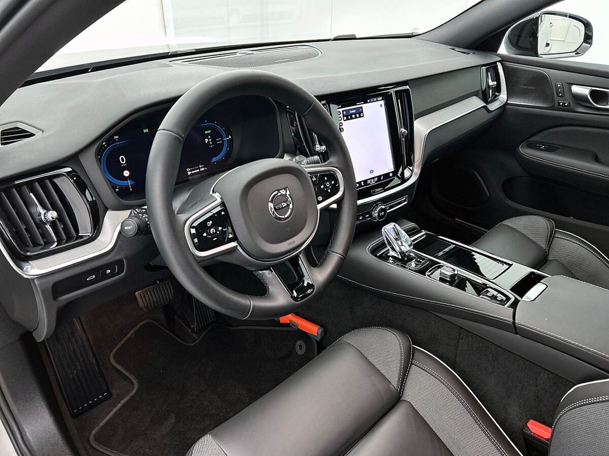 47269153 volvo v60 2 0 t6 plus dark trekhaak sport leder 360 blis pilot 52