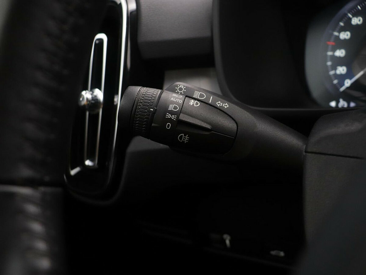 34450922 volvo xc40 1 5 t3 automaat momentum pro 24 mnd garantie donker glas 86