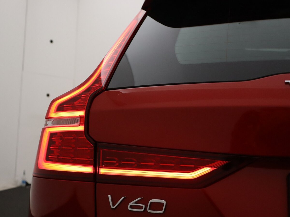 35636972 volvo v60 2 0 b4 plus dark sport interieur 360 camera 7c3ae1