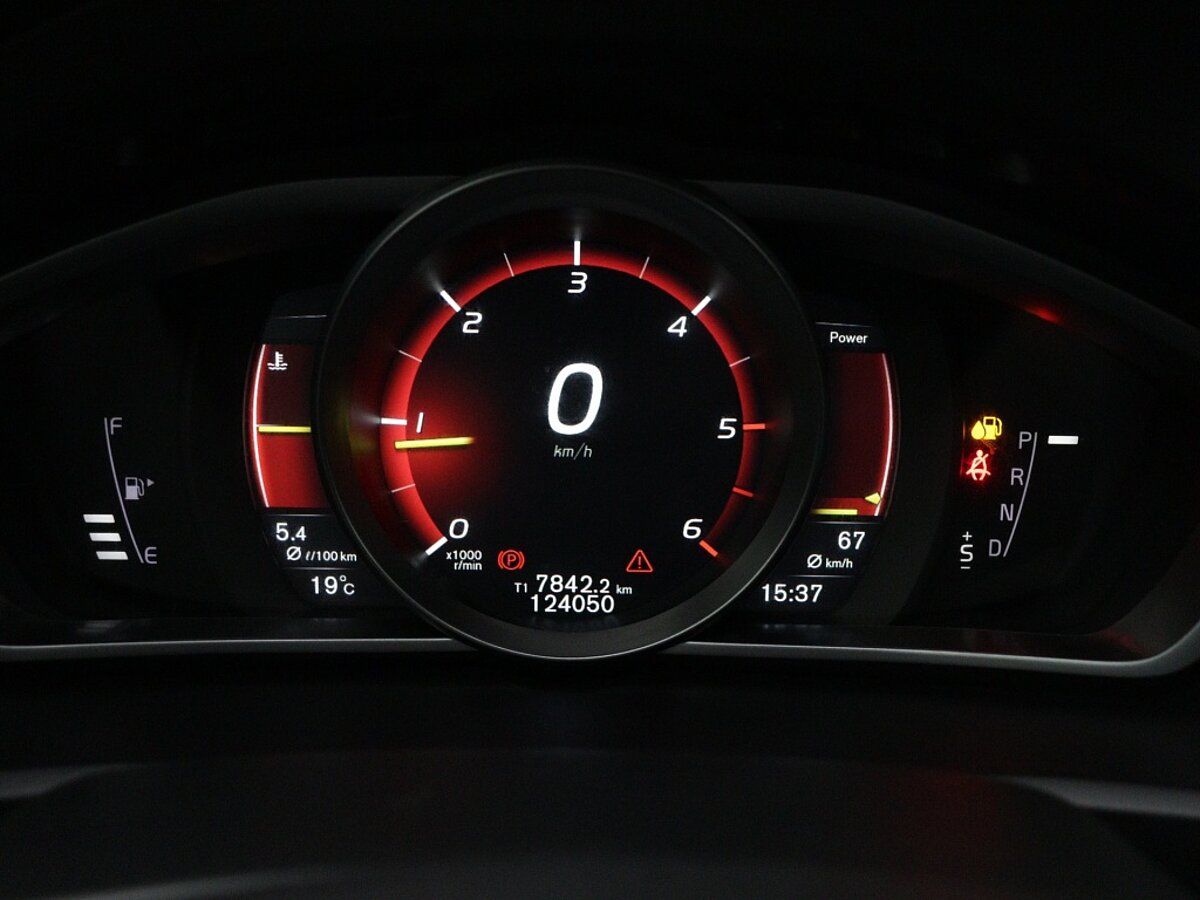 44623939 volvo v40 2 0 d3 edition 82