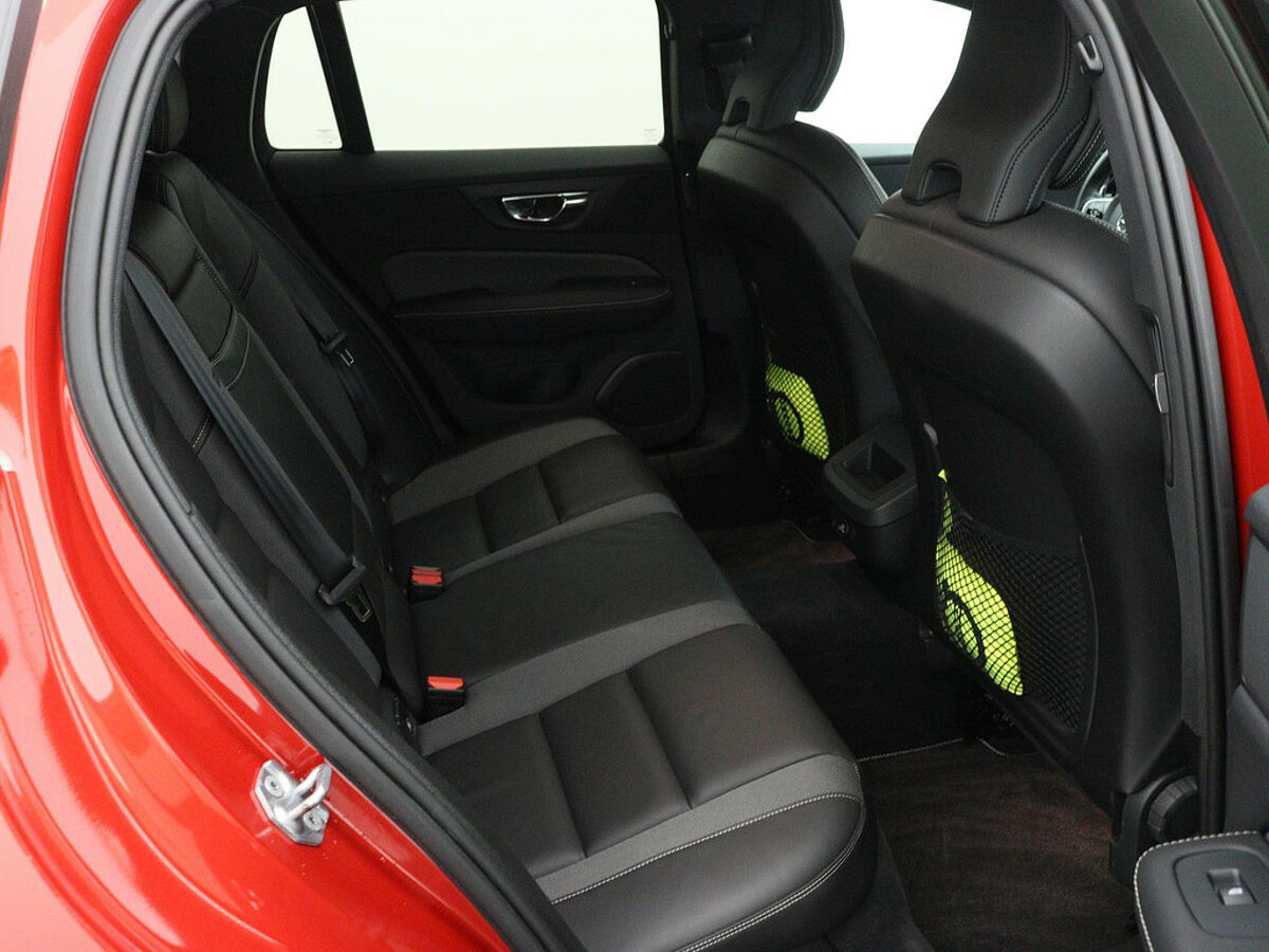 34202853 volvo v60 2 0 t5 r design 05