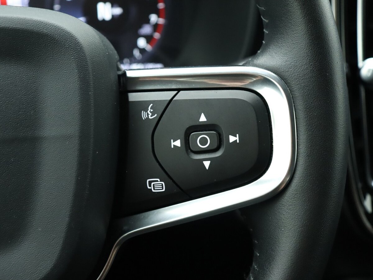 35574398 volvo xc40 1 5 t3 momentum pro 41