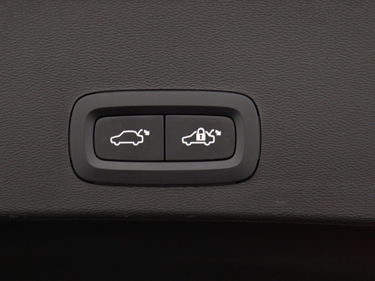 44288600 volvo xc40 1 5 t4 recharge plus bright 61