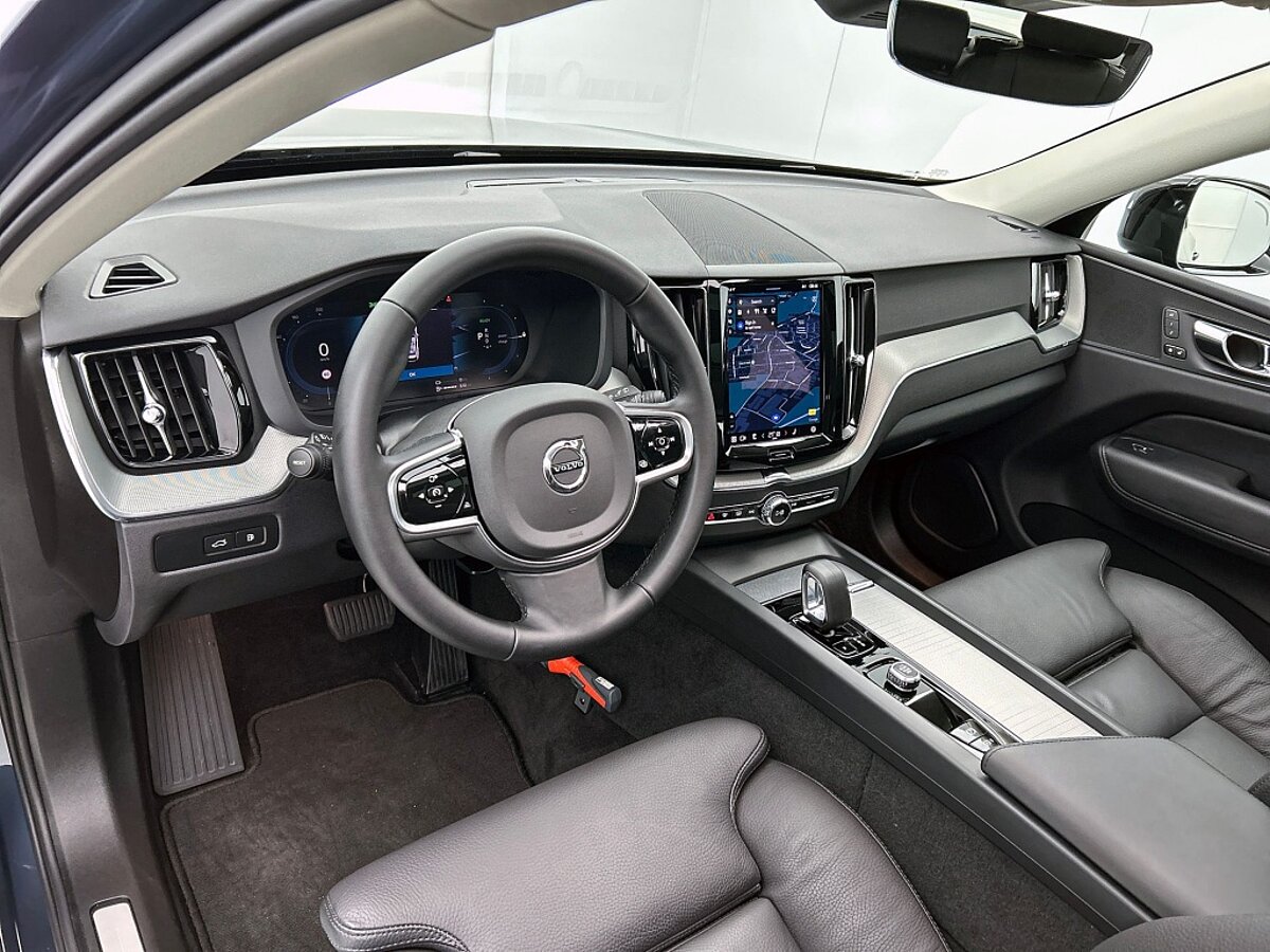 48515871 volvo xc60 2 0 t6 awd plus dark trekhaak leder panoramadak 95