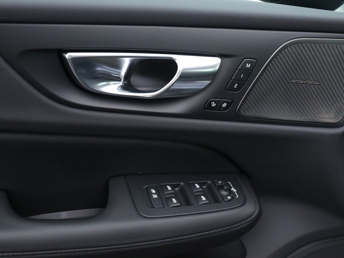 40173625 volvo v60 v60 b4 plus dark harman kardon audio nieuw uit voorraad ffc4bf