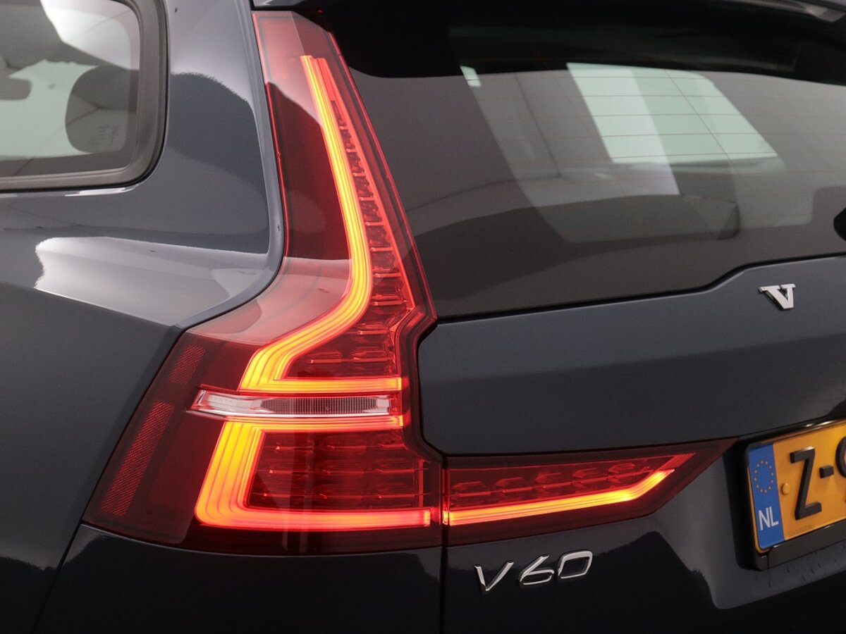 43879605 volvo v60 2 0 b3 essential driver assist climate 18 trekhaak 3e56bb