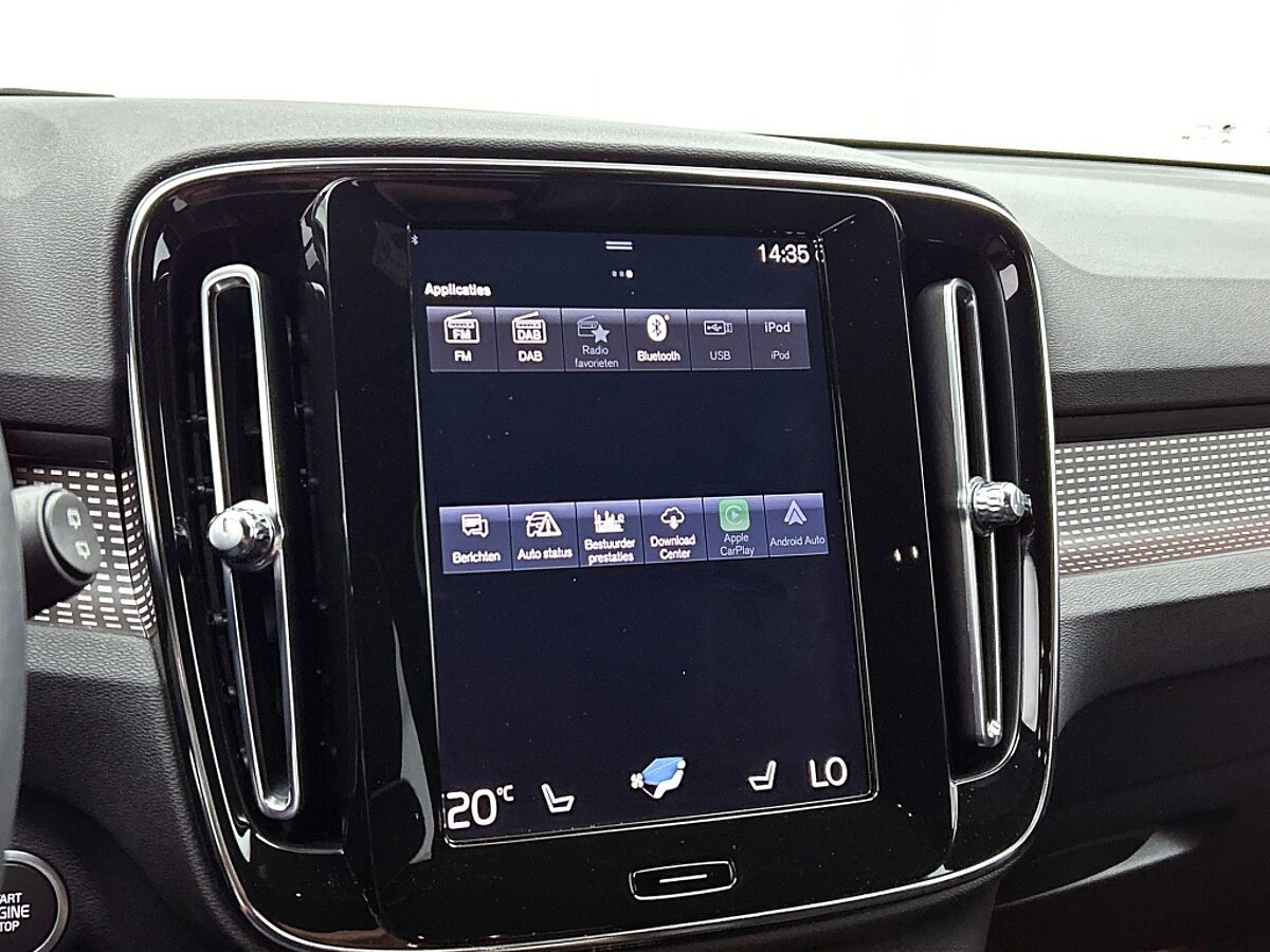 48694149 volvo xc40 1 5 t4 recharge r design 37