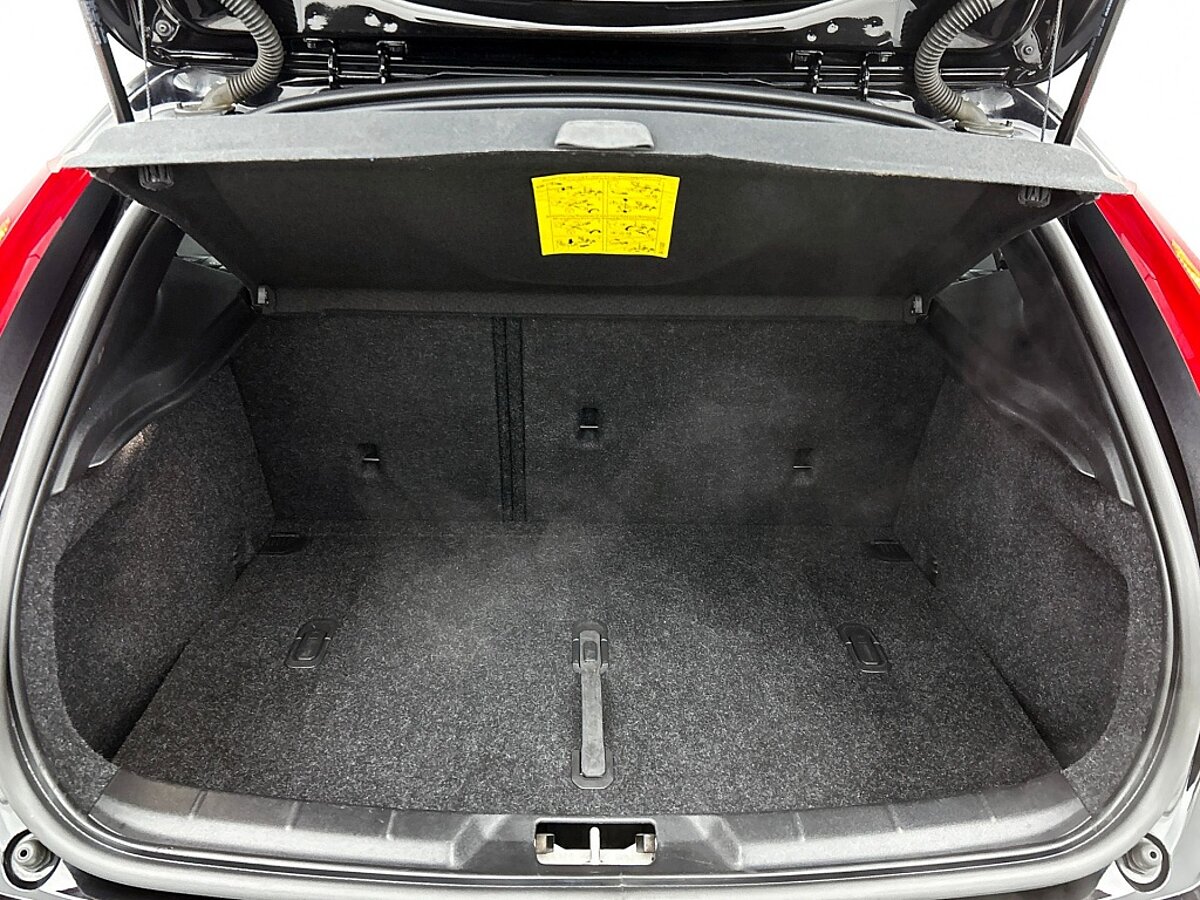 48880865 volvo v40 cross country 1 5 t3 polar luxury panorama dak trekhaak leder 30