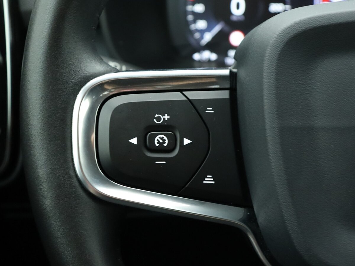 35574398 volvo xc40 1 5 t3 momentum pro 09