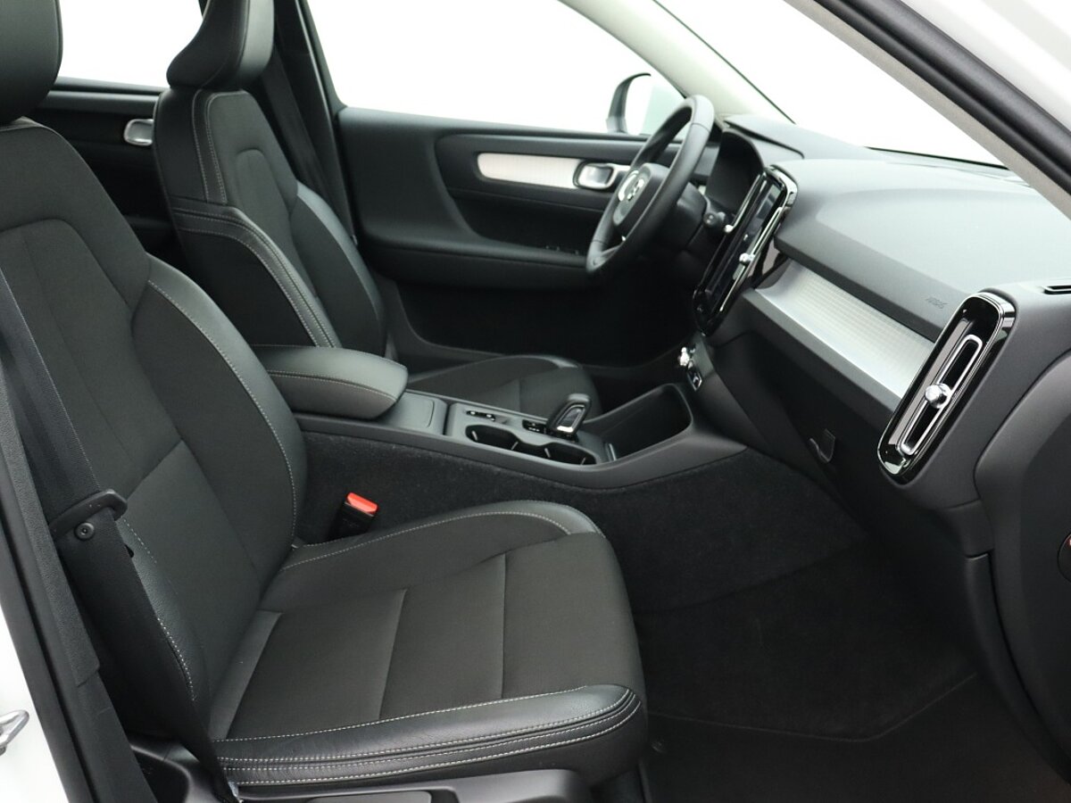 35824529 volvo xc40 2 0 t4 momentum pro 04