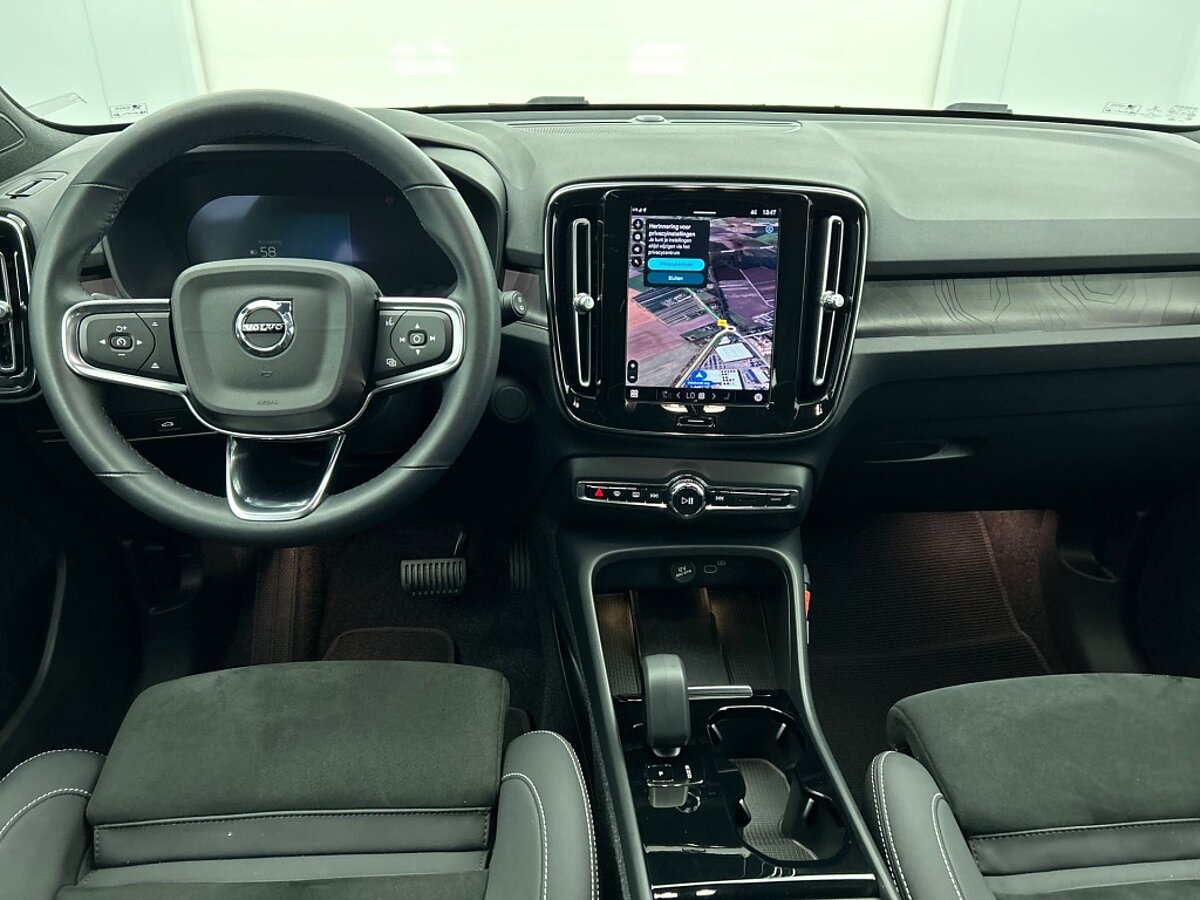 44407024 volvo xc40 recharge plus 70 kwh 7 03