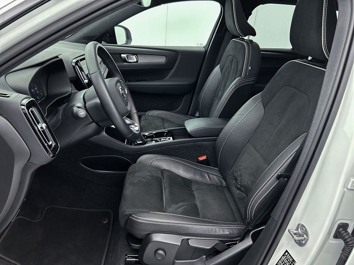 45493404 volvo xc40 1 5 t4 recharge r design panoramadak 02