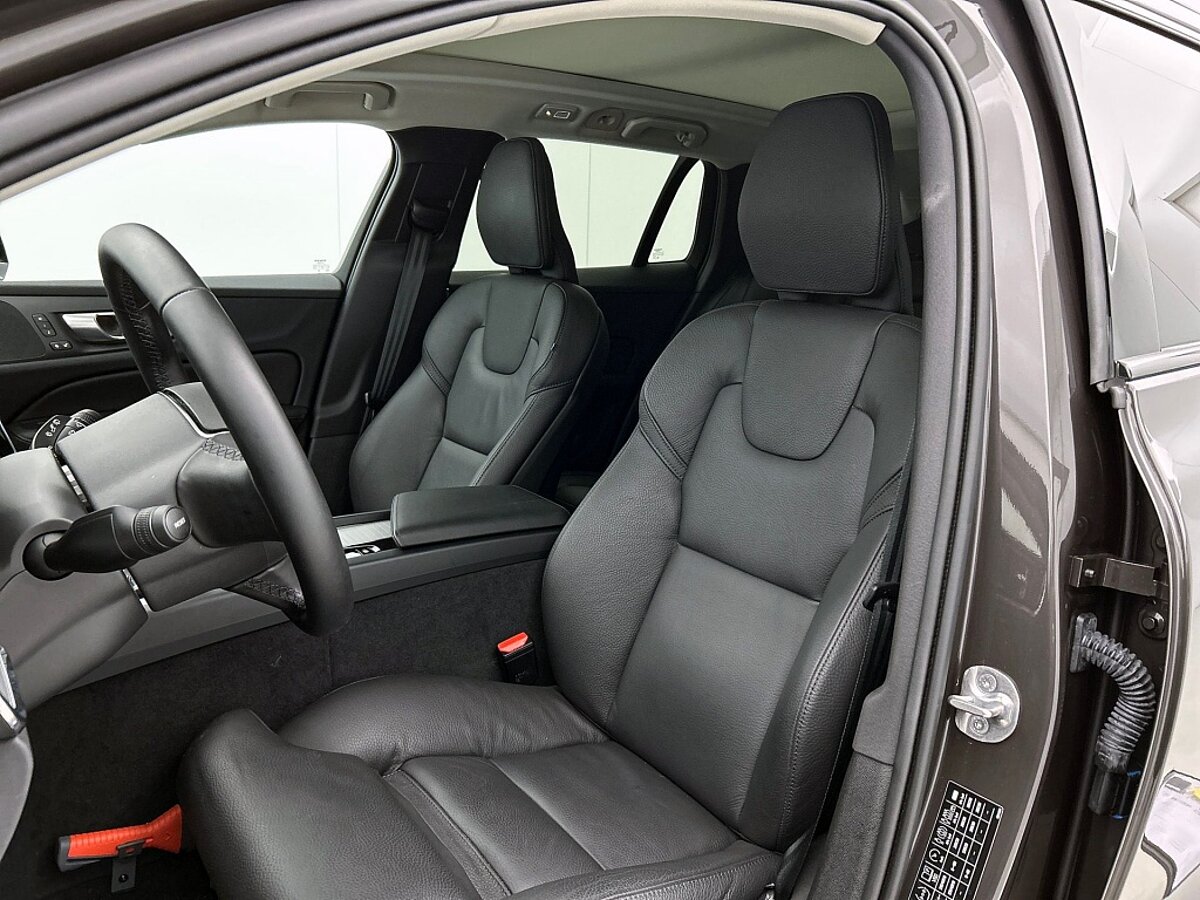 45734638 volvo v60 b4 plus dark 19 lm panoramadak aea2e2