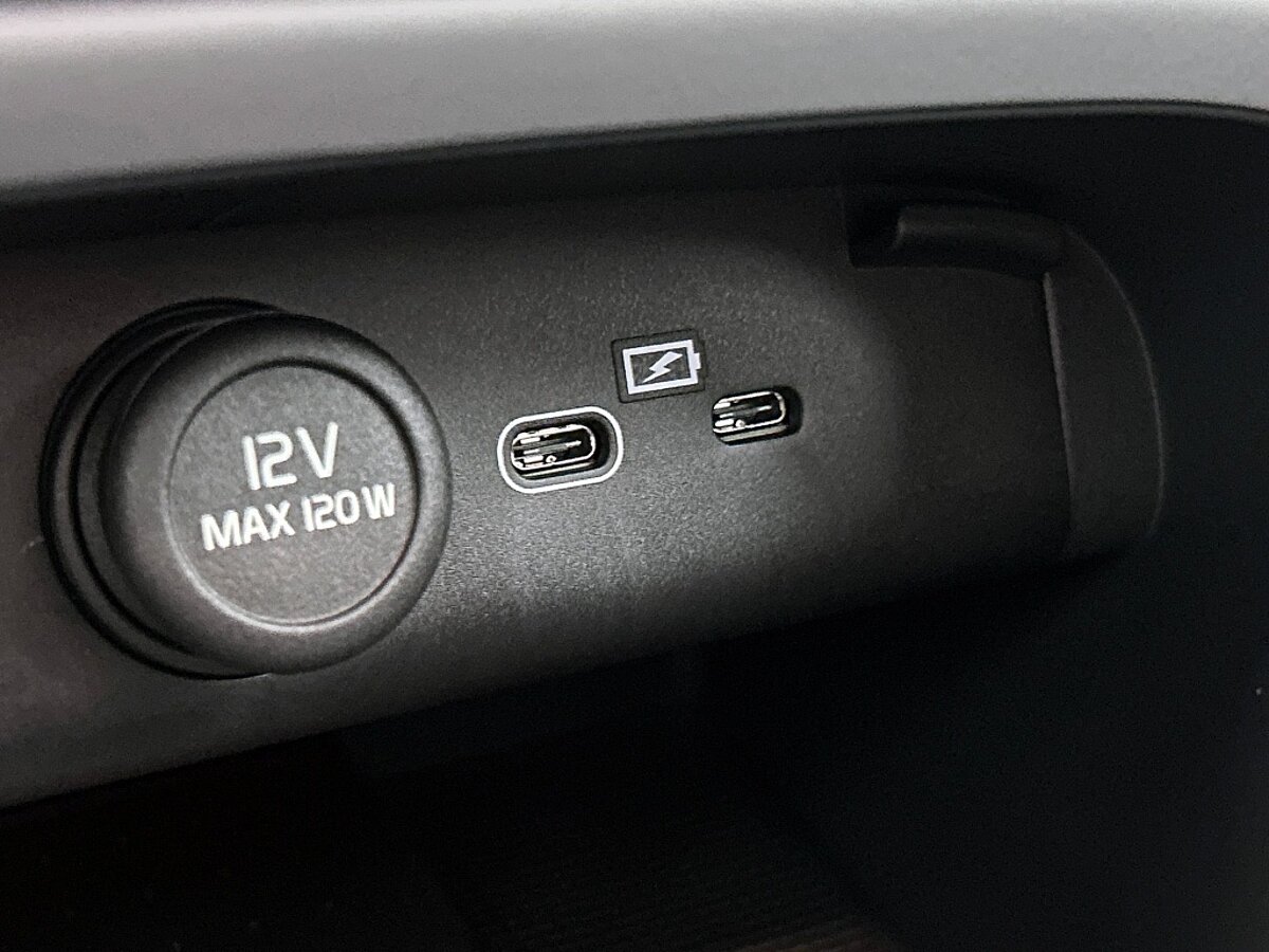 46180812 volvo ec40 ec40 plus dark 20 velgen power seats getint glas dakbog 49