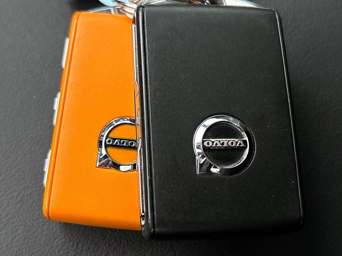 49834345 volvo v60 2 0 t6 awd plus dark panorama dak 360 camera leder stoel 75