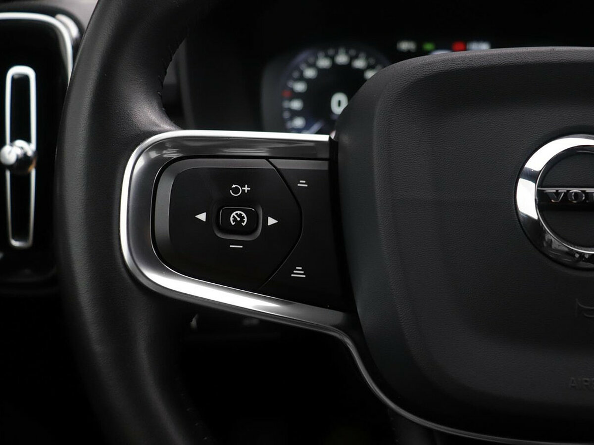 34450922 volvo xc40 1 5 t3 automaat momentum pro 24 mnd garantie donker glas 84