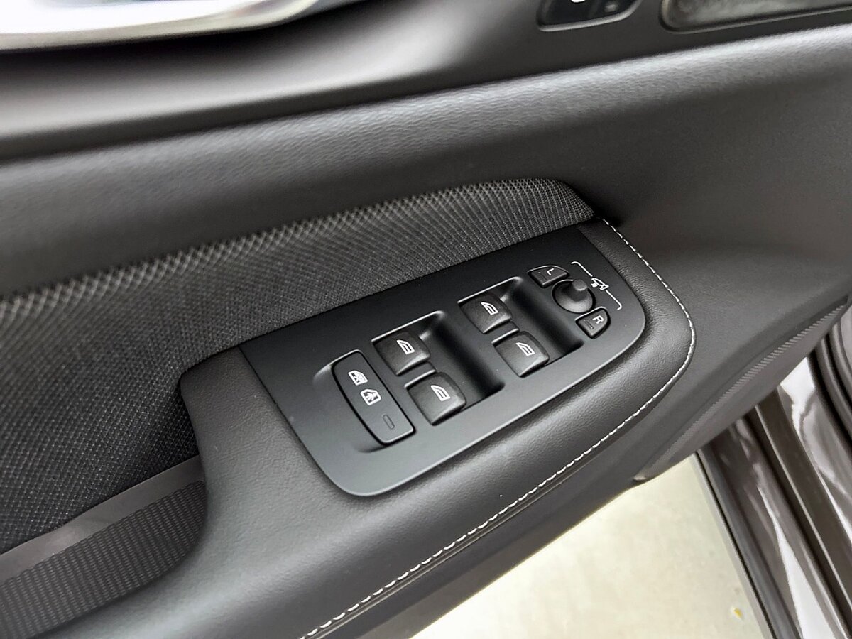 47540292 volvo v60 2 0 t6 awd plus dark trekhaak long range sportstoelen 98