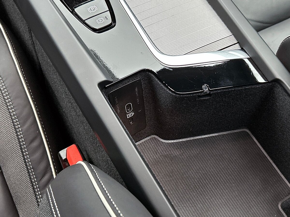 48340442 volvo xc60 2 0 t6 plug in hybrid awd ultimate dark luchtvering trekhaak 77