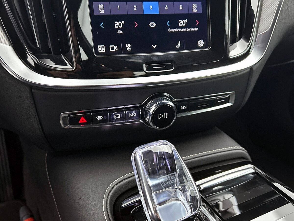 48515870 volvo v60 2 0 t6 awd plus dark trekhaak voorruit verwarming harman k 95