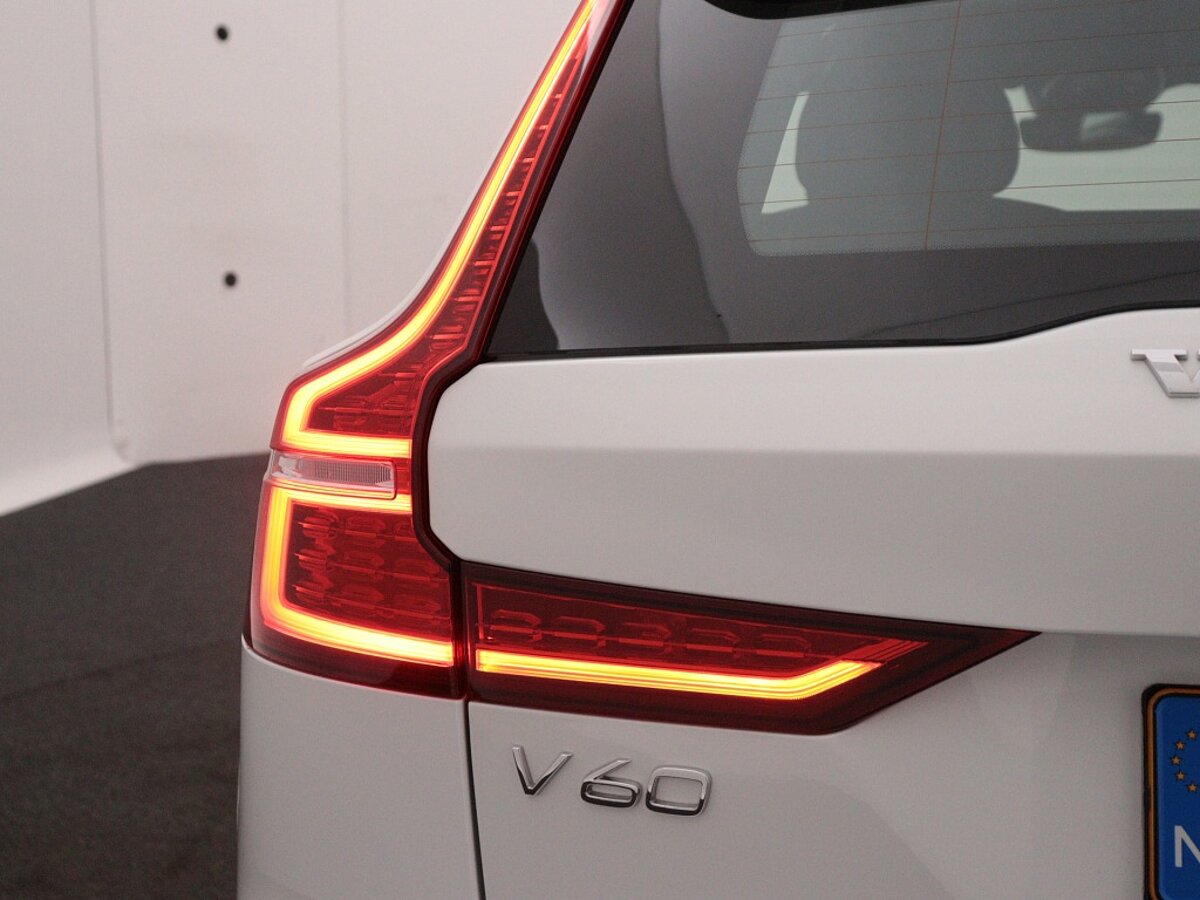 42095514 volvo v60 2 0 b3 plus dark panoramadak trekhaak 360a camera 76