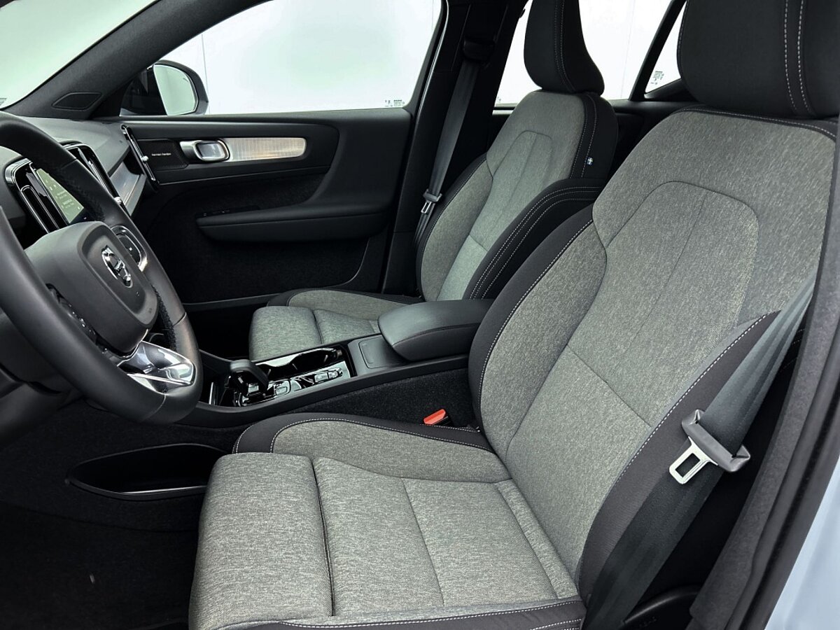 44775381 volvo xc40 2 0 b4 plus dark 34