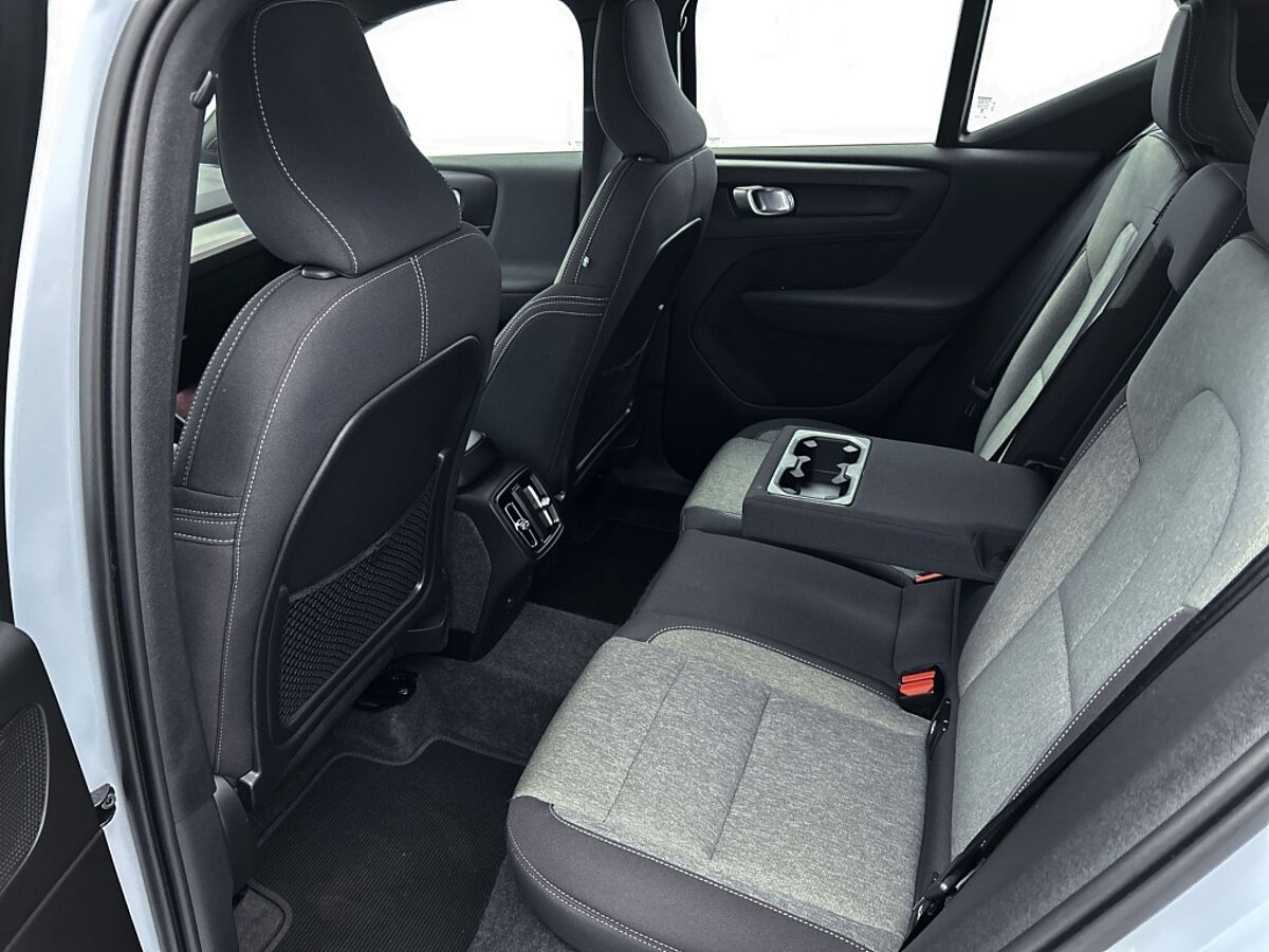 44775381 volvo xc40 2 0 b4 plus dark 35