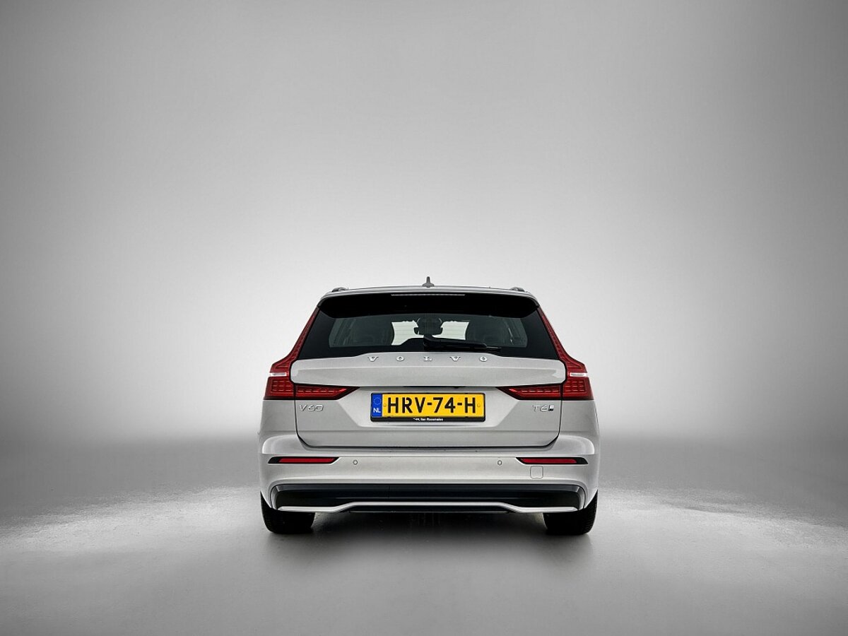 47443724 volvo v60 2 0 t6 awd plus dark 3 01