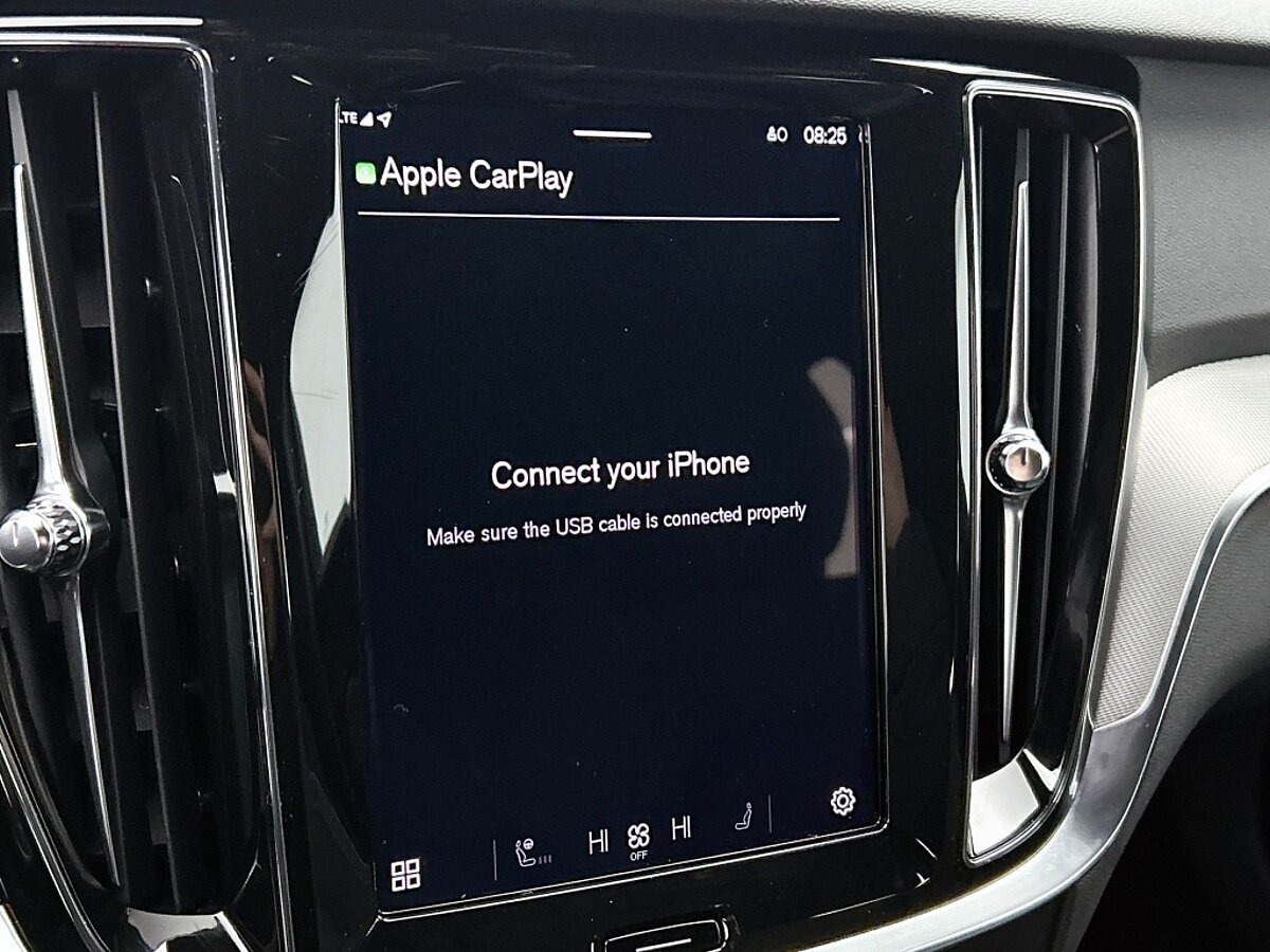 49833852 volvo v60 2 0 t6 awd plus dark trekhaak leder camera 360 harman ka 53