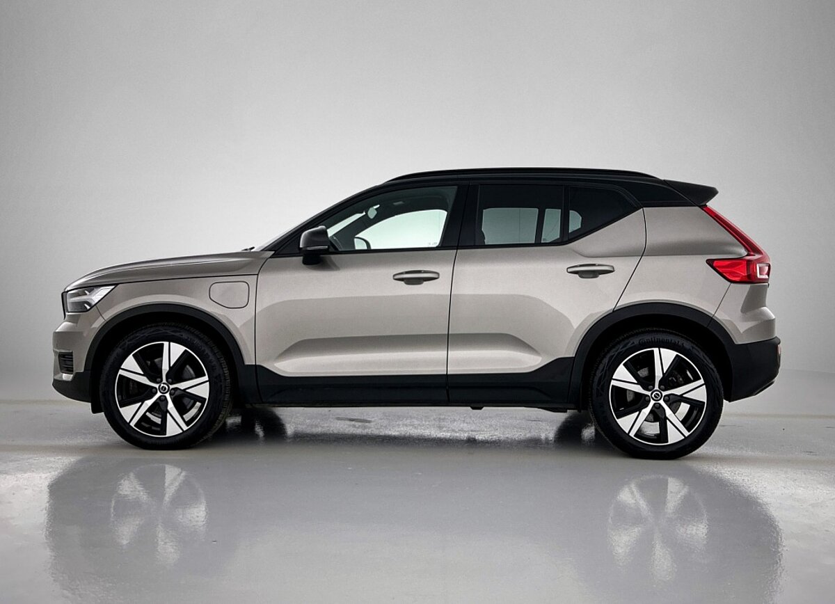 45077468 volvo xc40 1 5 t4 r design climate pack camera nubuck 3 02