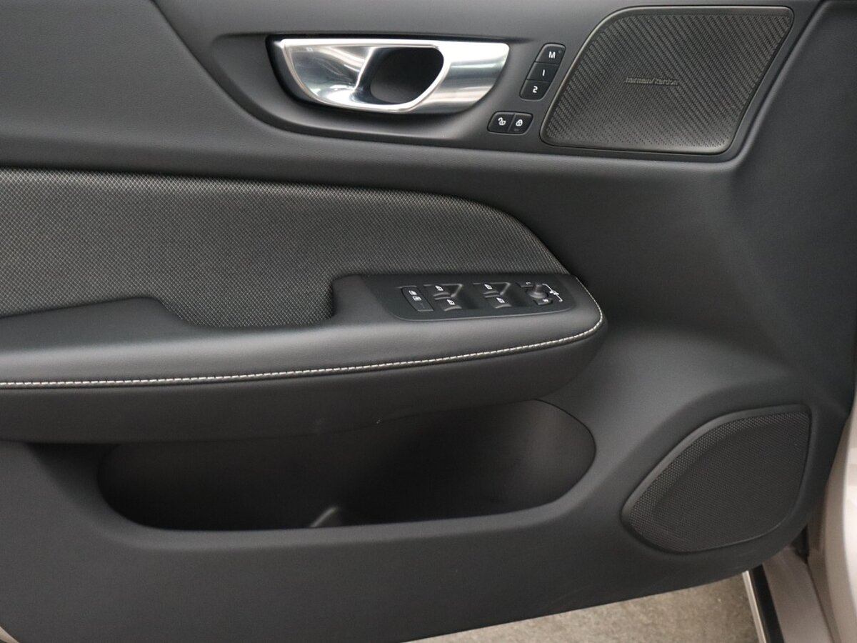 35173088 volvo v60 2 0 b4 plus dark 16
